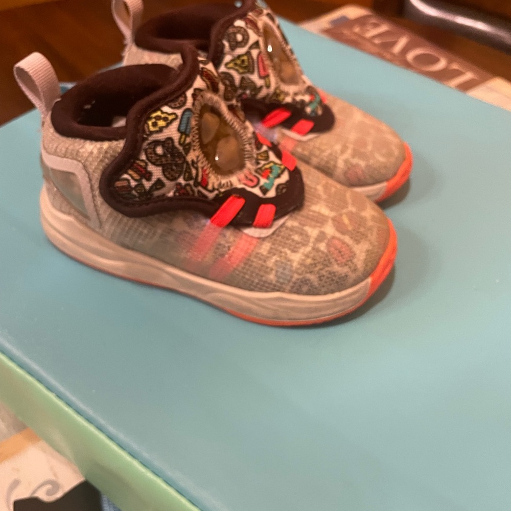 Shoes - Picture 6 of 6